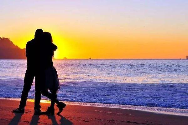 恋爱中男生都很想亲密接触吗 恋爱中男生为什么喜欢亲亲抱抱 恋爱中男生都很想亲密接触吗 恋爱中男生为什么喜欢亲亲抱抱