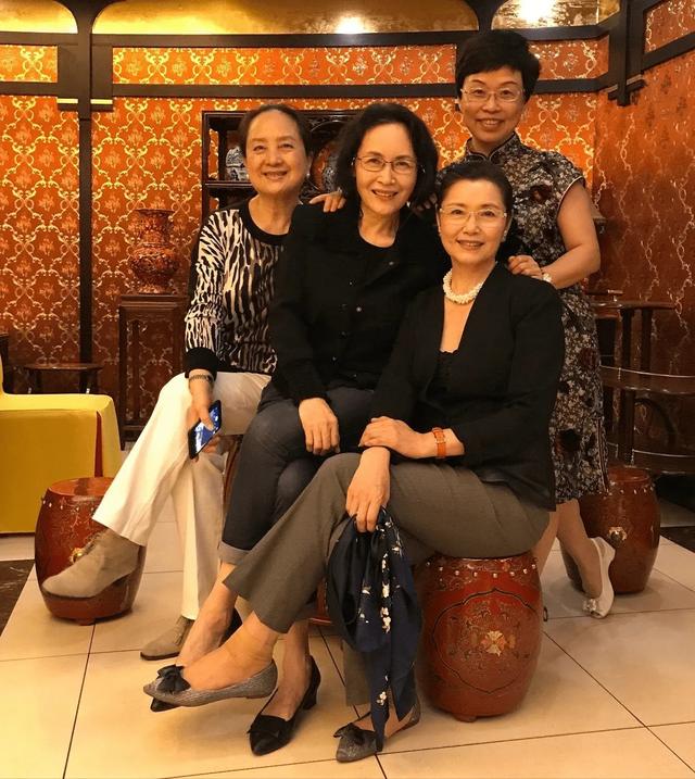 八十年代演员赵静画面(难忘街上流行红裙子)(6)