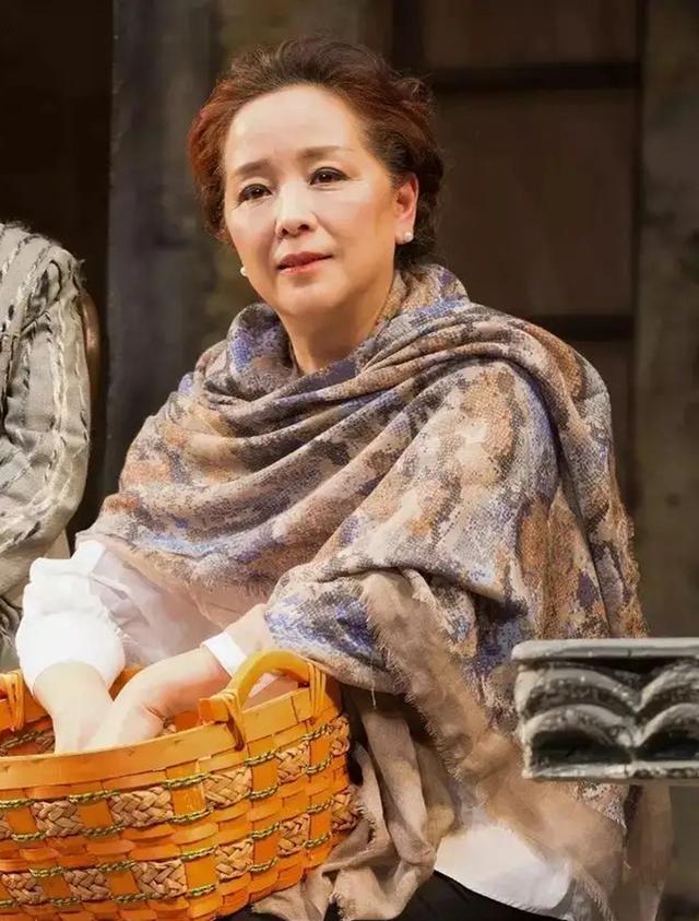 八十年代演员赵静画面(难忘街上流行红裙子)(8)