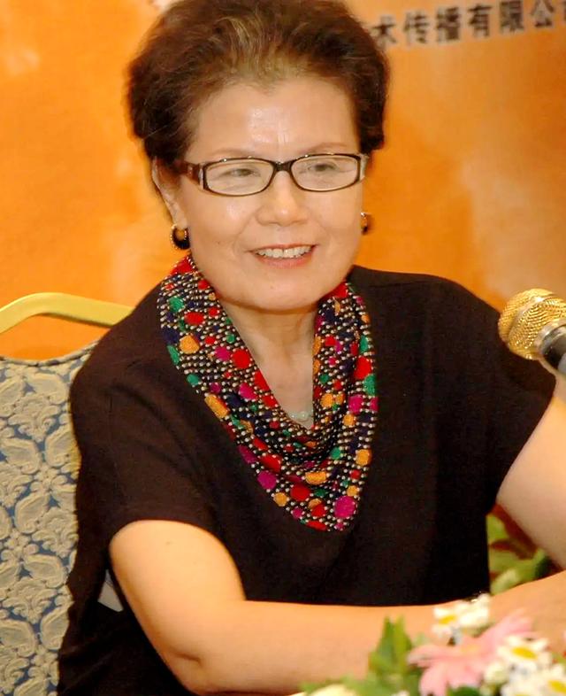 八十年代演员赵静画面(难忘街上流行红裙子)(12)