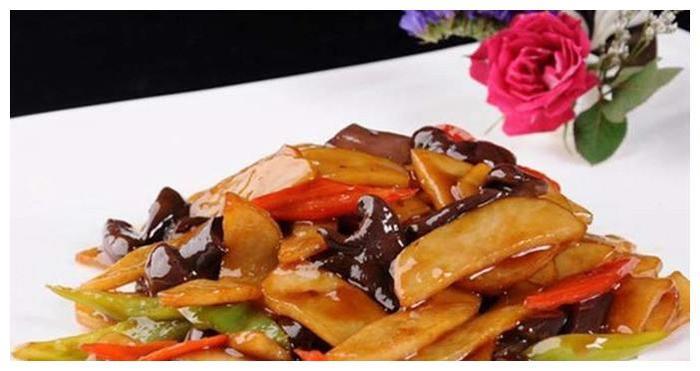 红蘑土豆片的好吃做法，营养丰富又好吃，你喜欢吃吗？