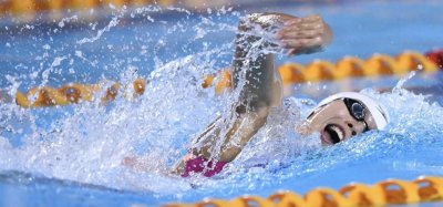 ​正确的自由泳手臂动作：保持平衡和速度的关键