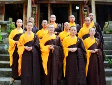 ​10年前，30名收入不菲的高材生组团出家，如今仍不愿还俗