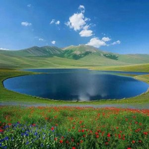 ​上等风水微信头像：山如贵人，遇水则发，贵人显现，财泉不断