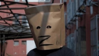 LOL小智重回老房子直播,电脑反光将长相暴露