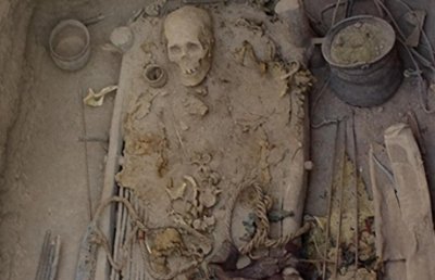 七千年前一具女性骸骨,全身布满可怕创口,为何又被隆重安葬