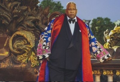 法兰克福汇报:2米3高时尚界传奇高人记者塔利遗产拍卖 展现奢侈嗜好