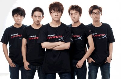 若风、草莓和微笑一起开网咖!网友吐槽:这派头够奢侈!