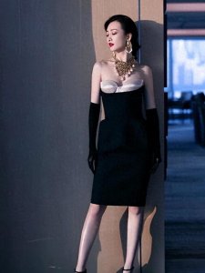 八卦说;"王鸥:40岁人间尤物,性感迷人的女人味与妩媚魅力完