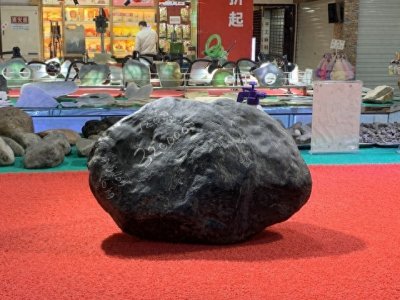 陨石引发"陨石热",近年成交价格公开——陨石成新晋财富密码?